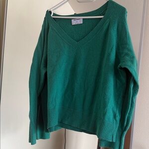 Old Navy V-Neck Sweater in Deep Green